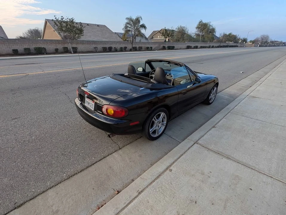 2004 Mazda NB MX-5 Miata - Image 5 of 8