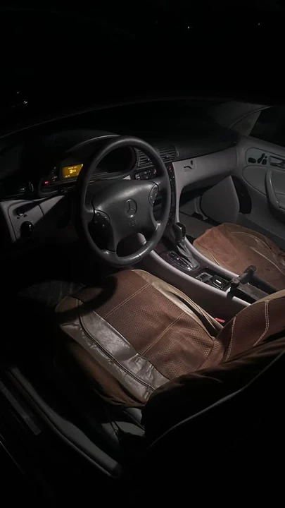 2004 Mercedes-Benz W211 E-Class - Image 2 of 3