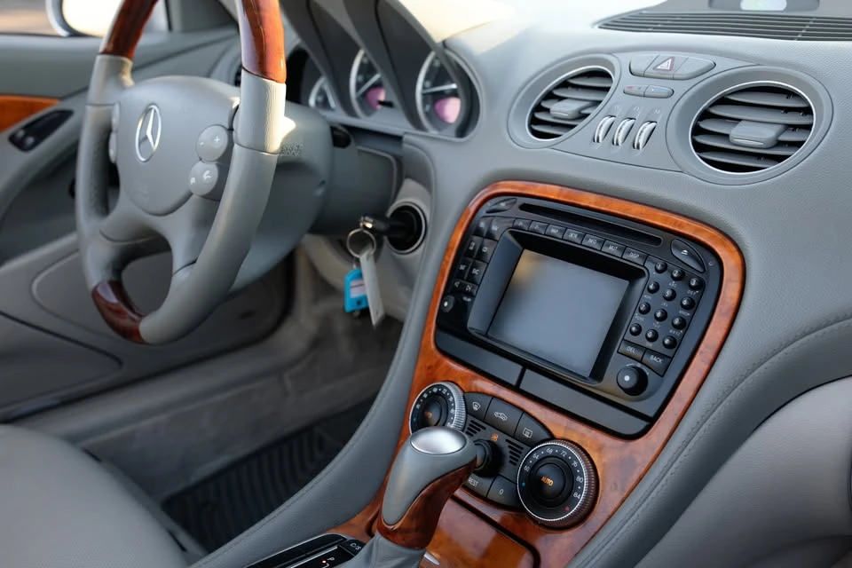 2004 Mercedes-Benz R230 SL-Class - Image 10 of 20