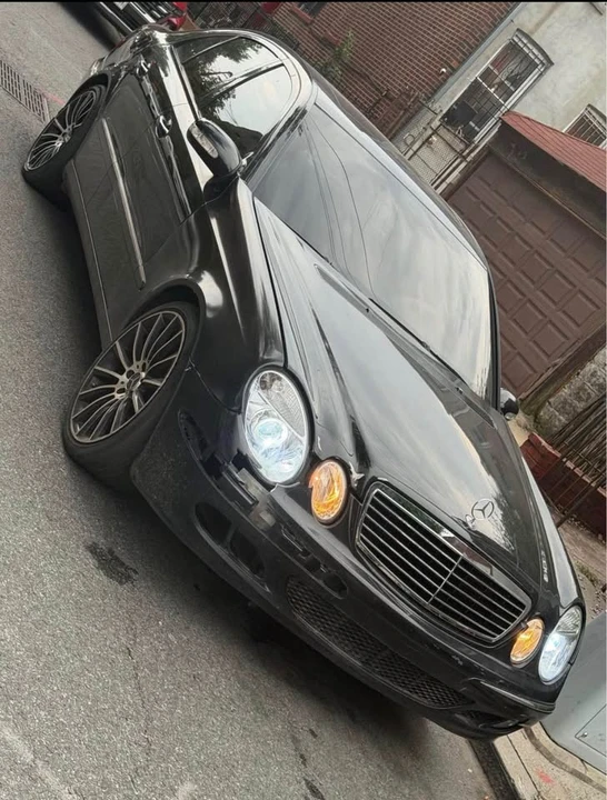 2004 Mercedes-Benz W211 E-Class - Image 2 of 5