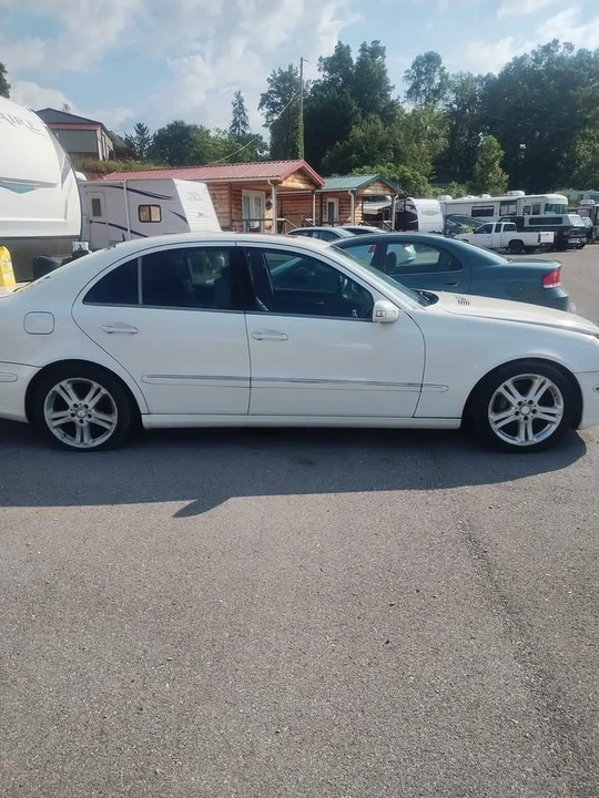 2004 Mercedes-Benz W211 E-Class - Image 2 of 2