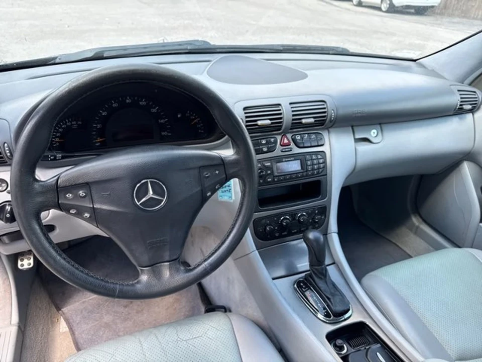 2004 Mercedes-Benz W203 C-Class - Image 9 of 12