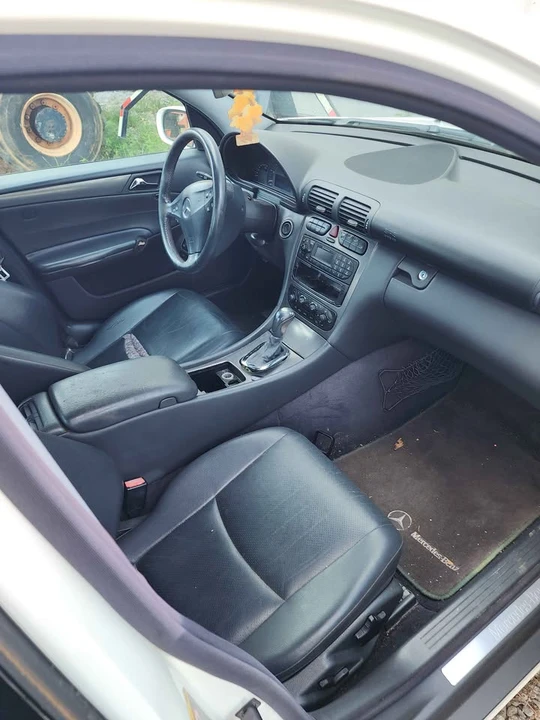 2004 Mercedes-Benz W203 C-Class - Image 4 of 8