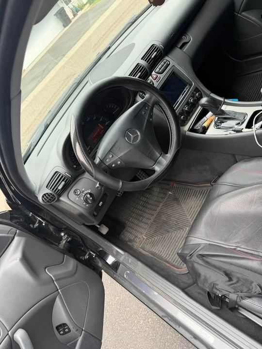 2004 Mercedes-Benz W203 C-Class - Image 11 of 13