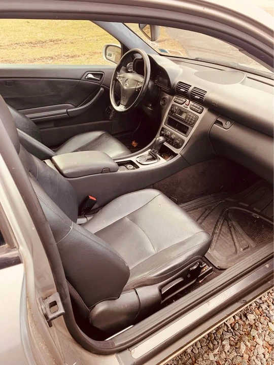 2004 Mercedes-Benz W203 C-Class - Image 2 of 3