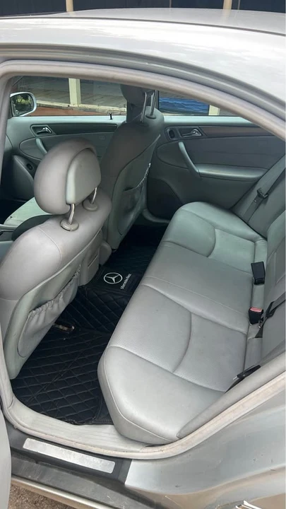 2004 Mercedes-Benz W203 C-Class - Image 13 of 18