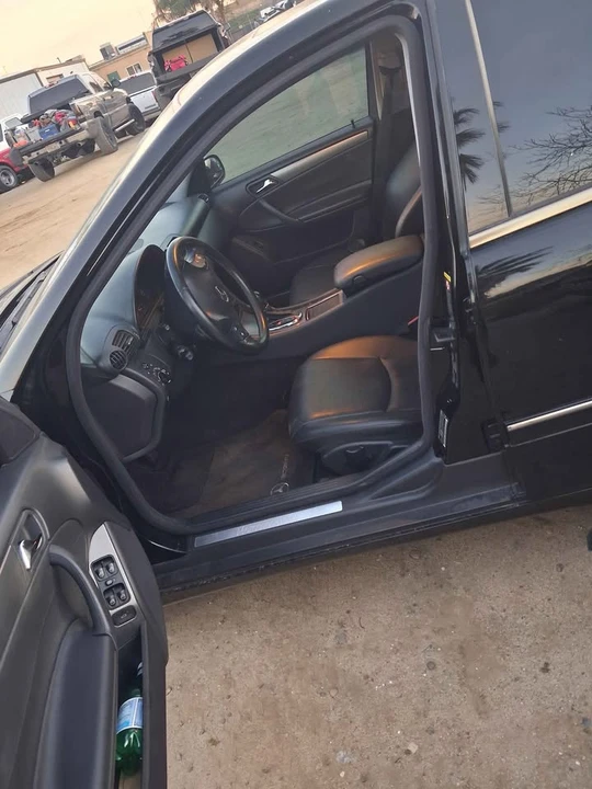 2004 Mercedes-Benz W203 C-Class - Image 2 of 4