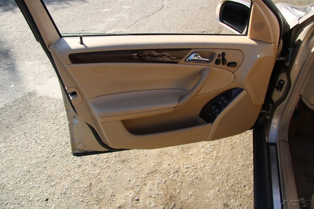 2004 Mercedes-Benz W203 C-Class - Image 13 of 21
