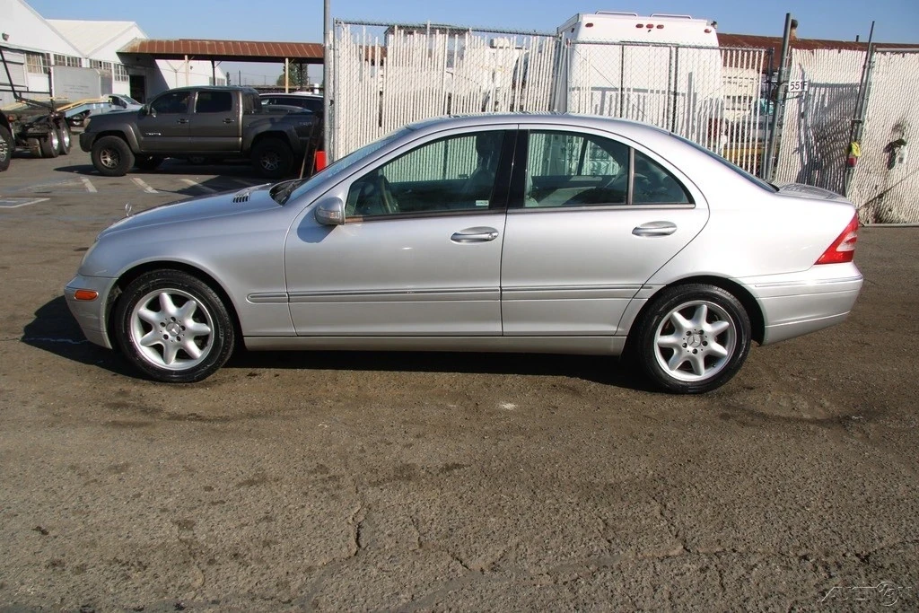 2004 Mercedes-Benz W203 C-Class - Image 3 of 21