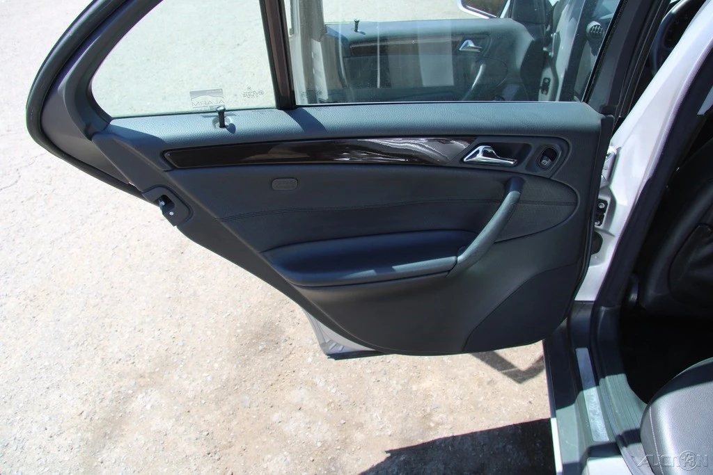 2004 Mercedes-Benz W203 C-Class - Image 21 of 24