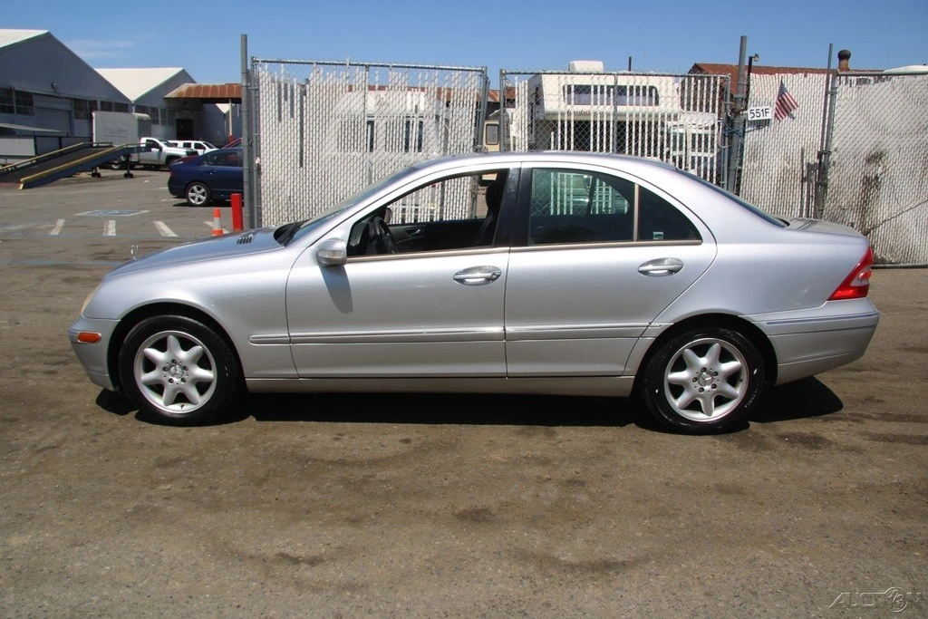 2004 Mercedes-Benz W203 C-Class - Image 3 of 24