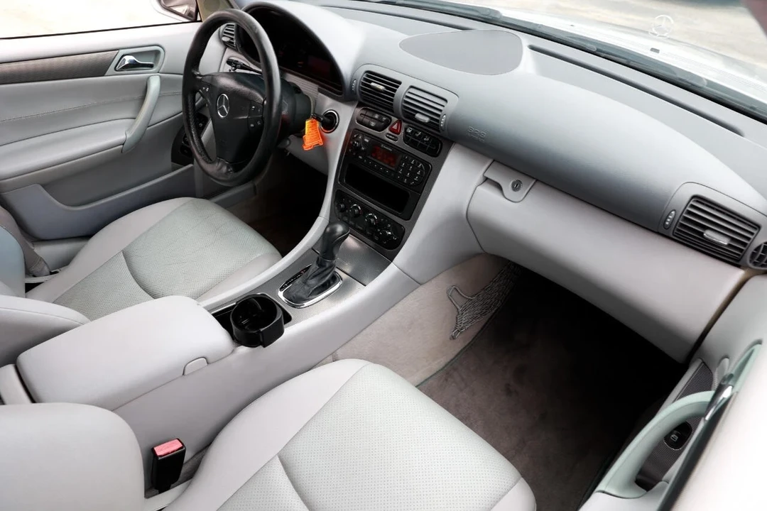 2004 Mercedes-Benz W203 C-Class - Image 16 of 21