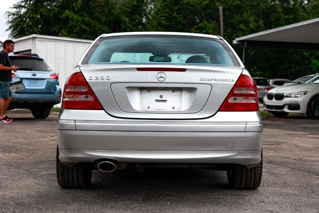 2004 Mercedes-Benz W203 C-Class - Image 9 of 12