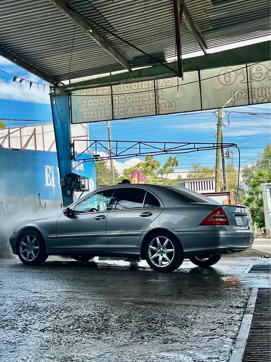 2004 Mercedes-Benz W203 C-Class - Image 2 of 2