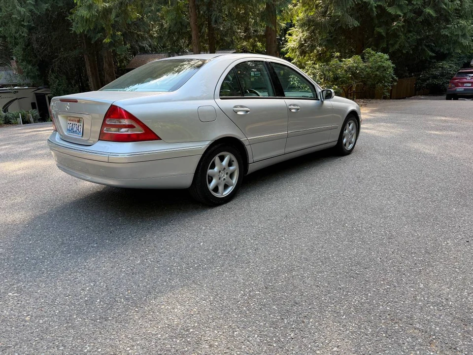 2004 Mercedes-Benz W203 C-Class - Image 8 of 17