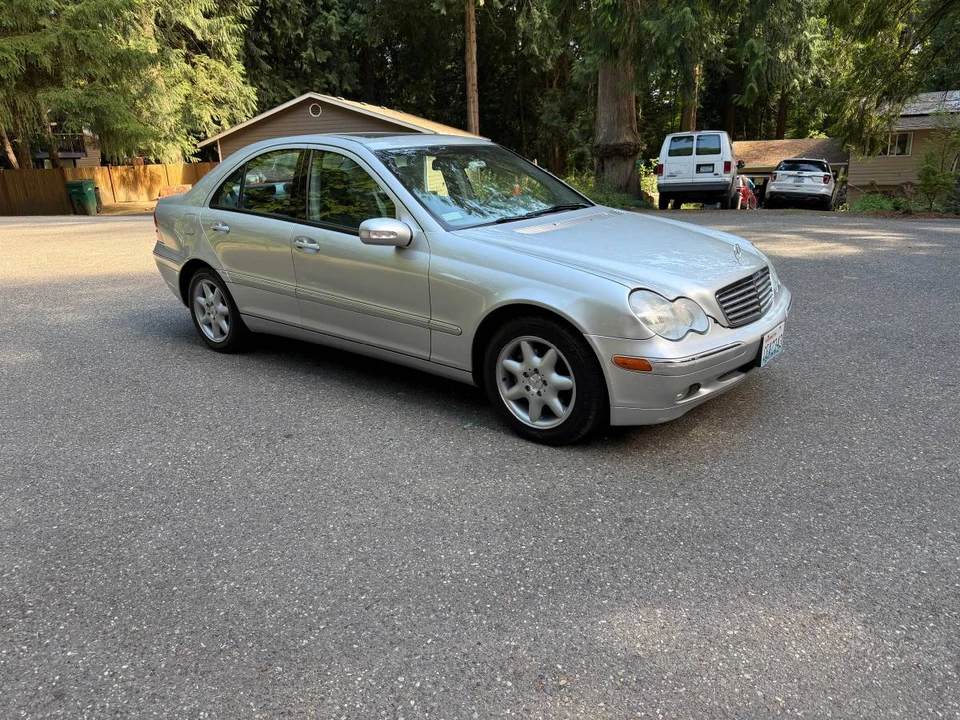 2004 Mercedes-Benz W203 C-Class - Image 2 of 17