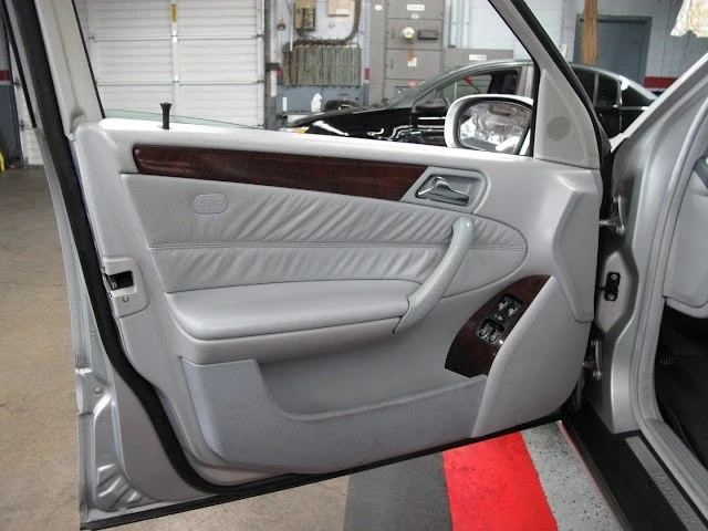 2004 Mercedes-Benz W203 C-Class - Image 8 of 21