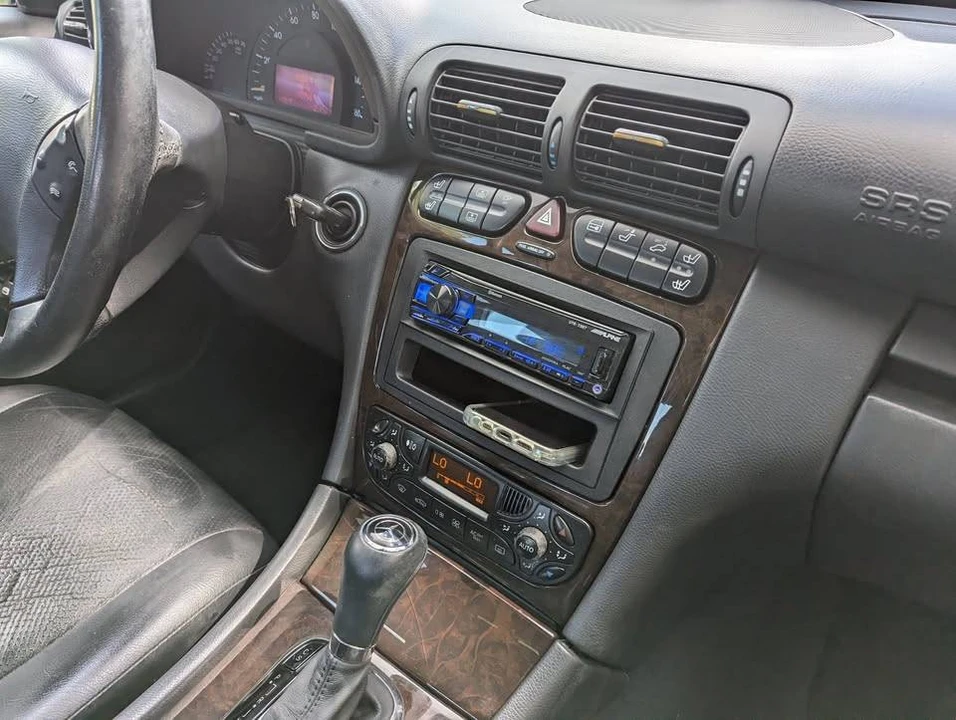 2004 Mercedes-Benz W203 C-Class - Image 12 of 17