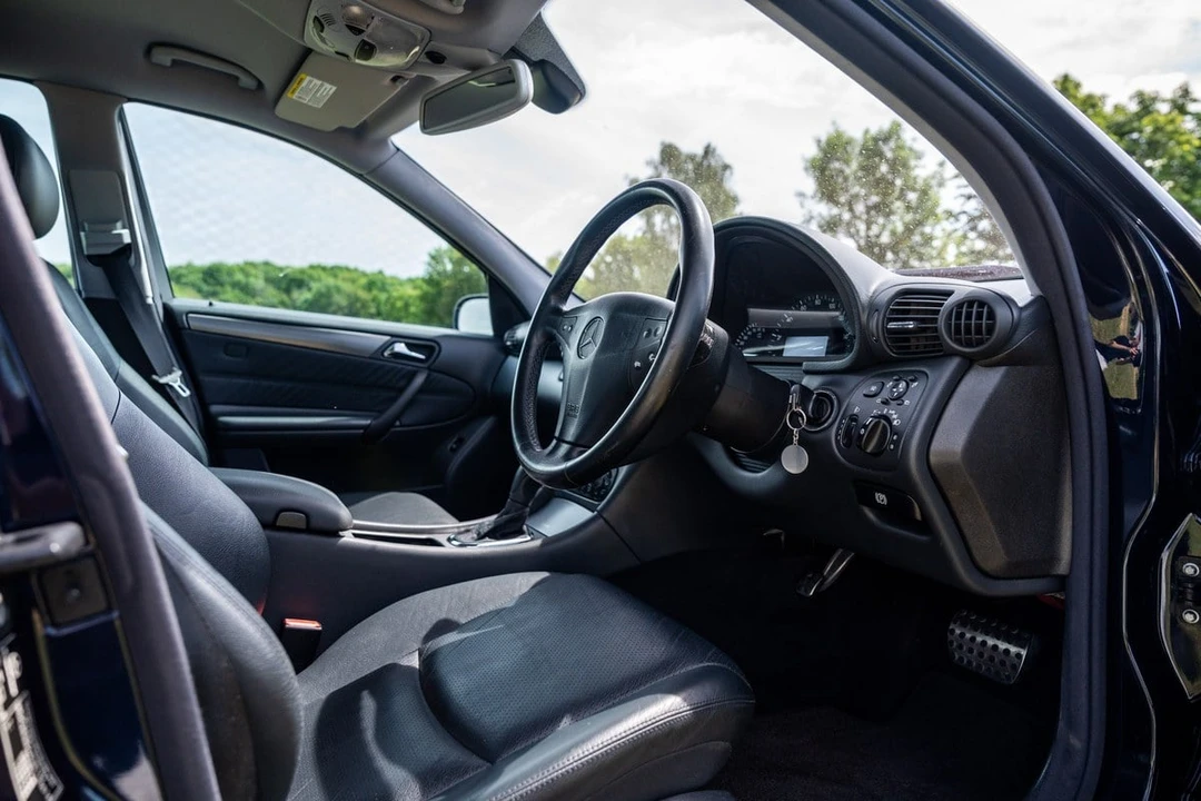 2004 Mercedes-Benz W203 C-Class - Image 9 of 30