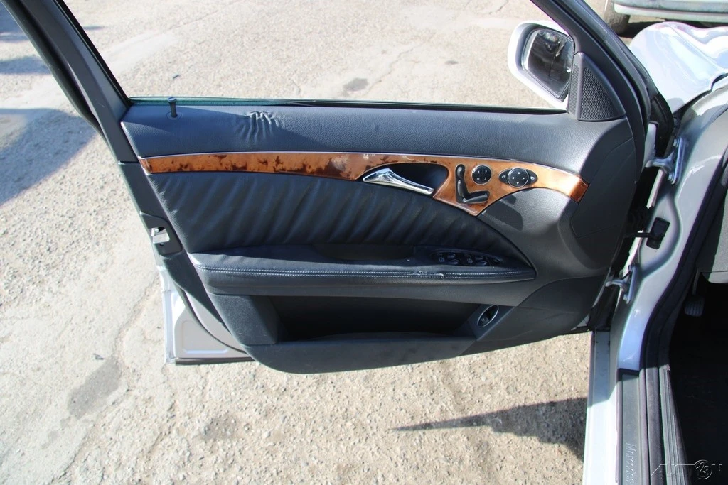 2004 Mercedes-Benz W211 E-Class - Image 12 of 21