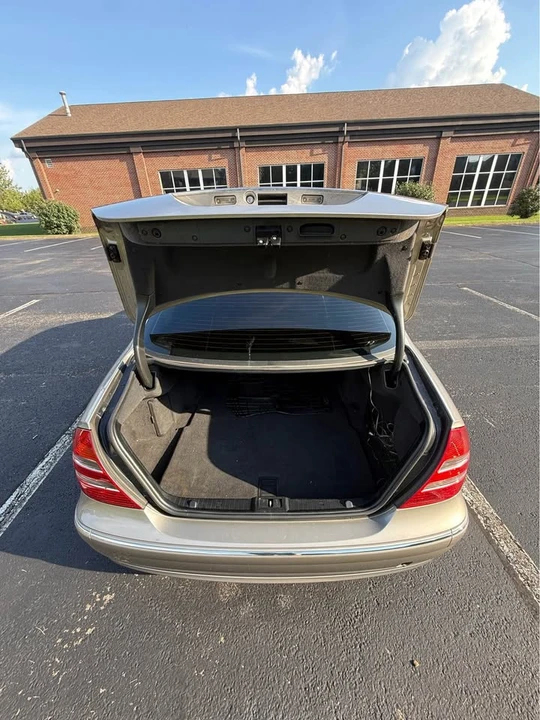 2004 Mercedes-Benz W211 E-Class - Image 4 of 12