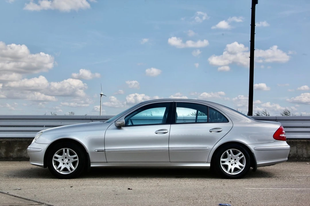 2004 Mercedes-Benz W211 E-Class - Image 10 of 30