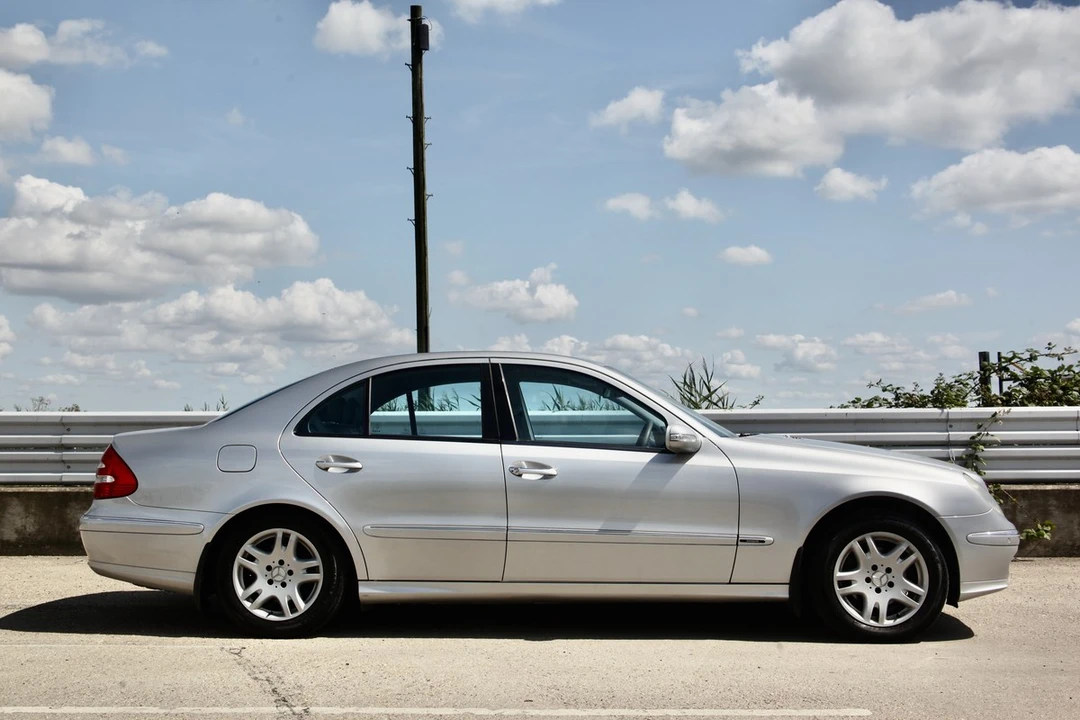 2004 Mercedes-Benz W211 E-Class - Image 11 of 30