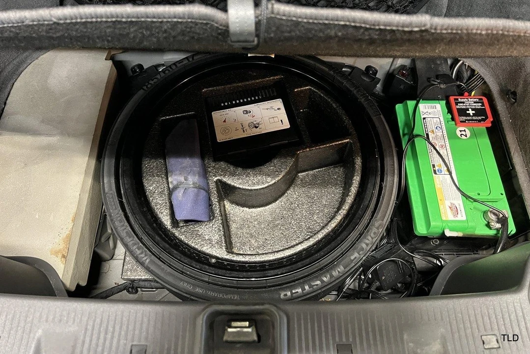 2004 Mercedes-Benz R230 SL-Class - Image 9 of 12
