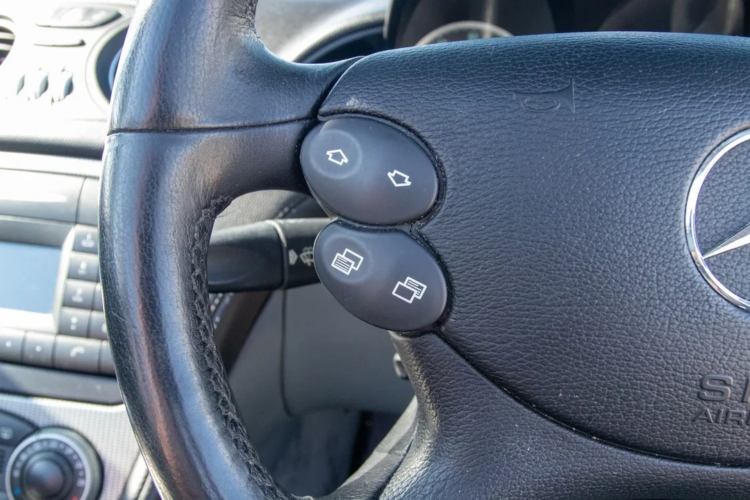 2004 Mercedes-Benz R230 SL-Class - Image 29 of 30