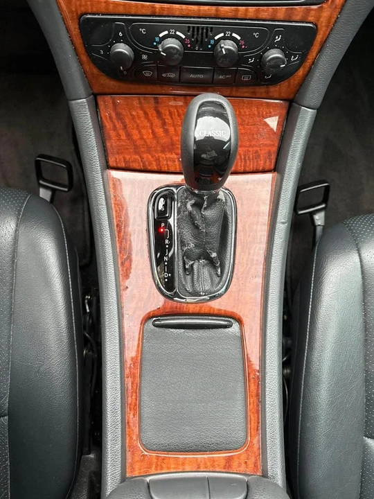 2004 Mercedes-Benz W203 C-Class - Image 12 of 16
