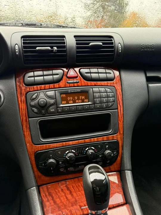 2004 Mercedes-Benz W203 C-Class - Image 11 of 16
