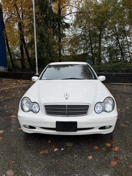 2004 Mercedes-Benz W203 C-Class - Image 2 of 16