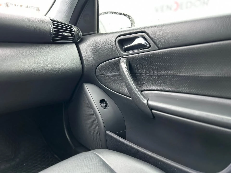 2004 Mercedes-Benz W203 C-Class - Image 12 of 17