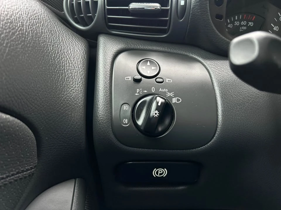 2004 Mercedes-Benz W203 C-Class - Image 6 of 17