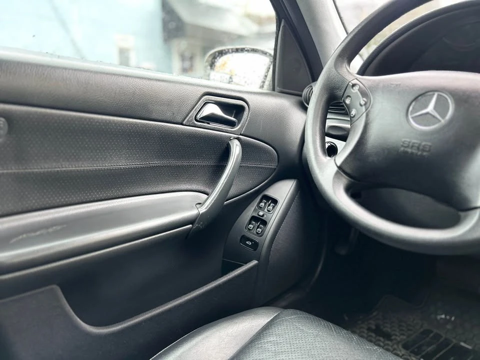 2004 Mercedes-Benz W203 C-Class - Image 11 of 17