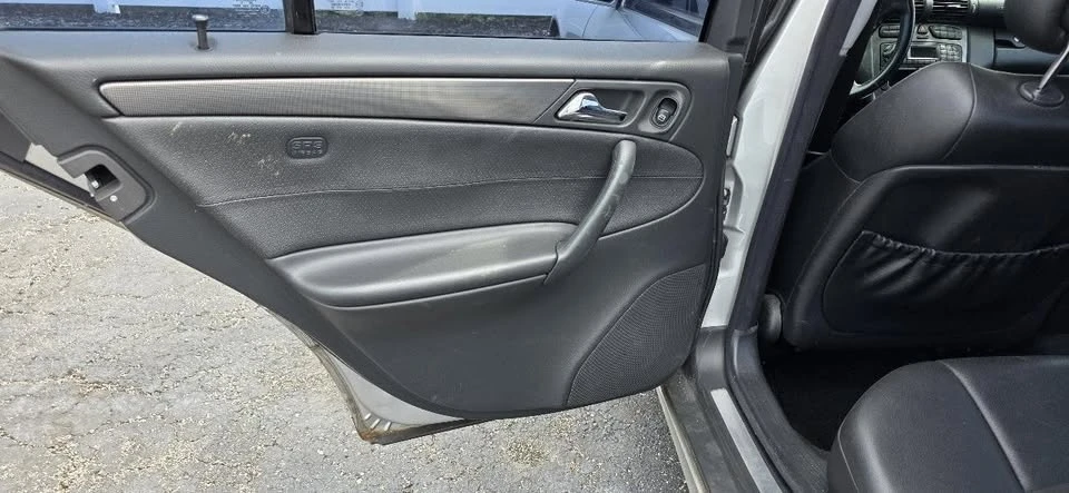 2004 Mercedes-Benz W203 C-Class - Image 10 of 19