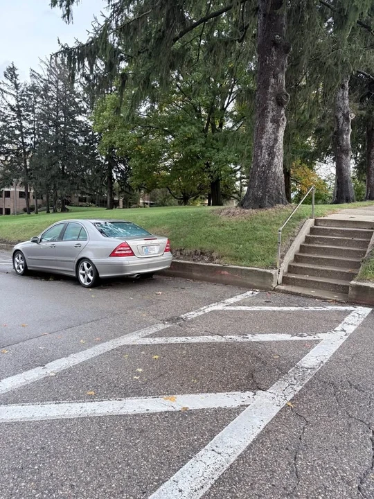 2004 Mercedes-Benz W203 C-Class - Image 2 of 6