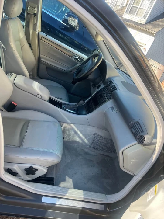 2004 Mercedes-Benz W203 C-Class - Image 9 of 17
