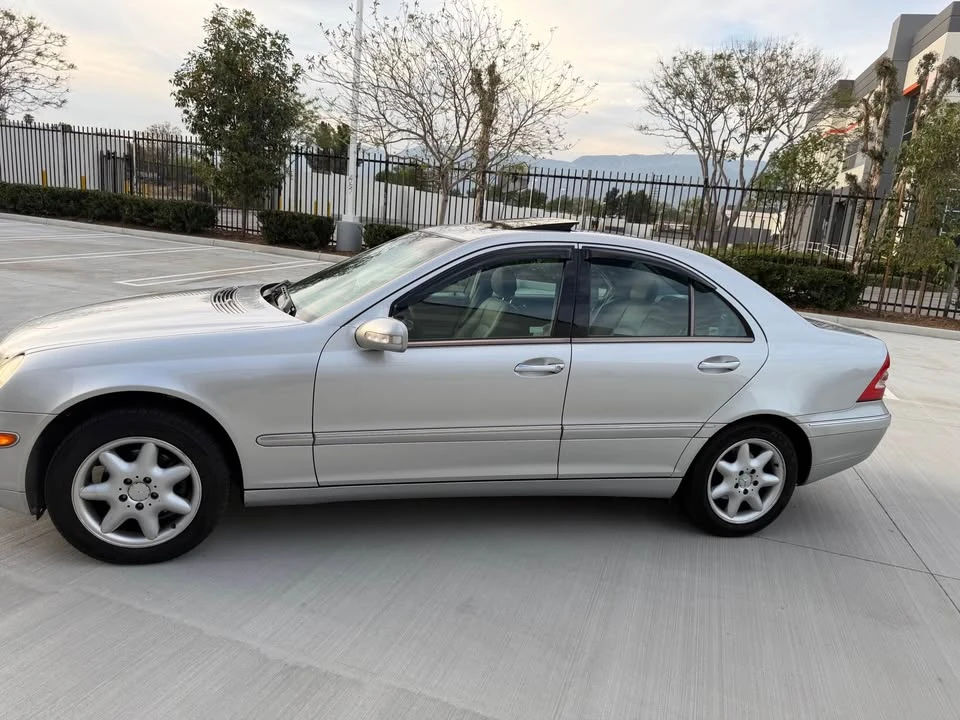 2004 Mercedes-Benz W203 C-Class - Image 2 of 9