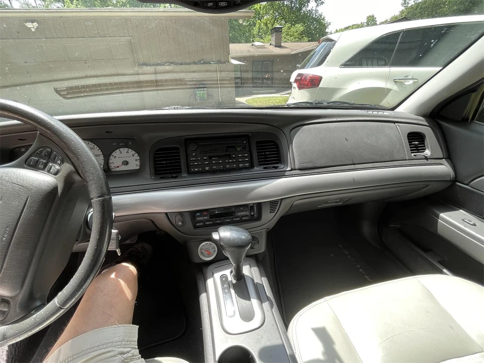 2004 Mercury Marauder - Image 15 of 31