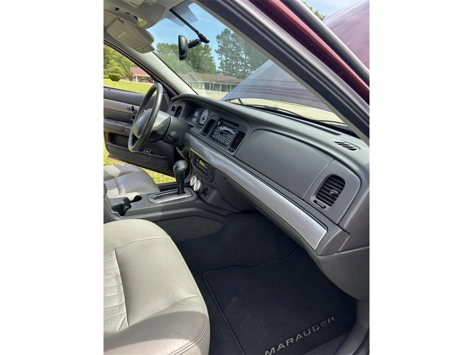 2004 Mercury Marauder - Image 10 of 23
