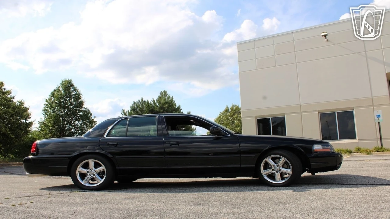 2004 Mercury Marauder - Image 10 of 21