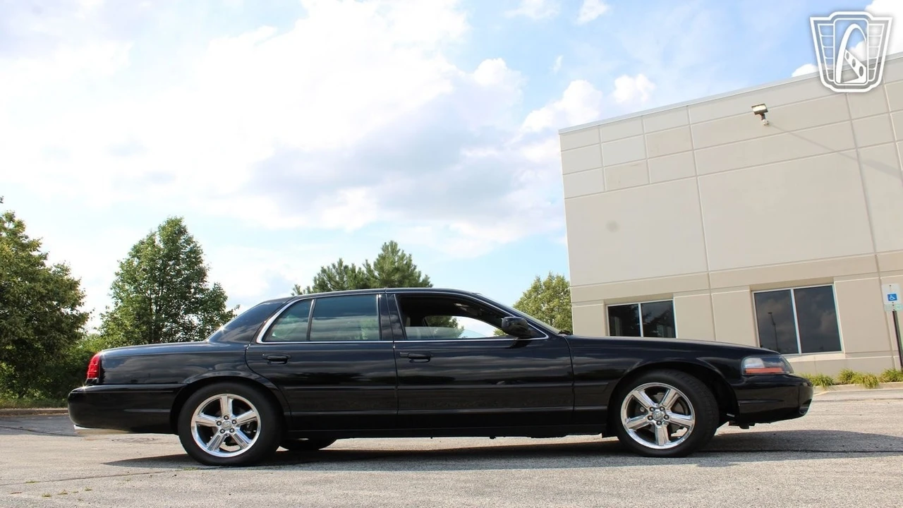 2004 Mercury Marauder - Image 9 of 21