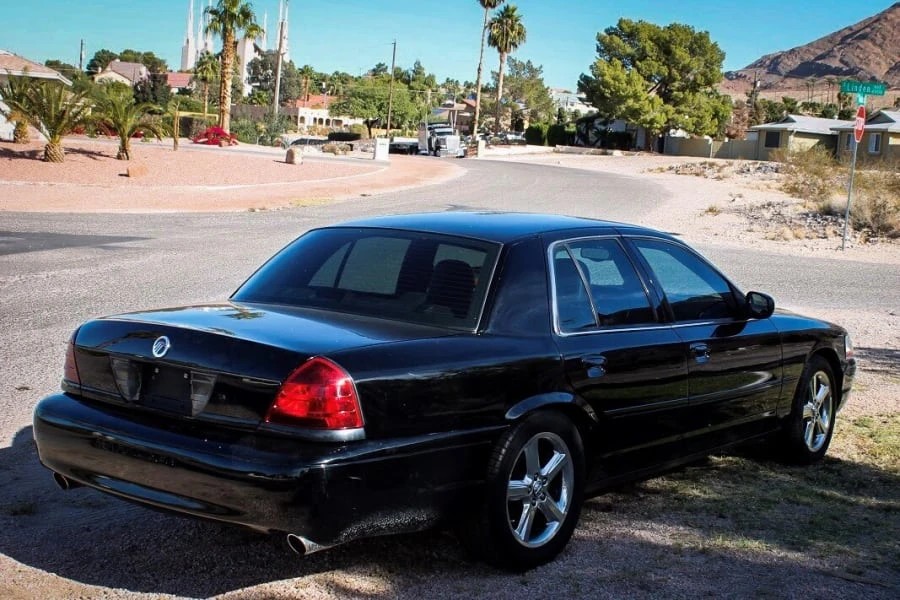 2004 Mercury Marauder - Image 10 of 11