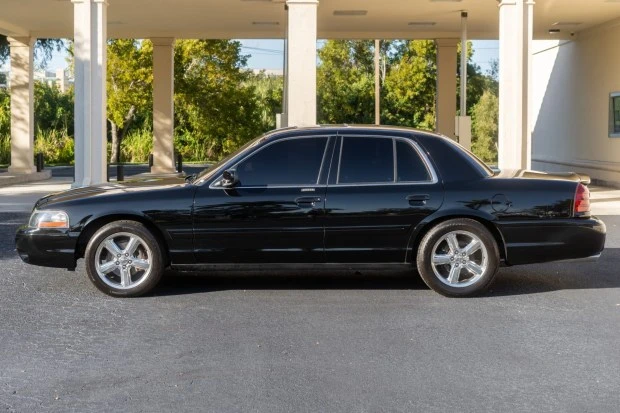 2004 Mercury Marauder - Image 3 of 7