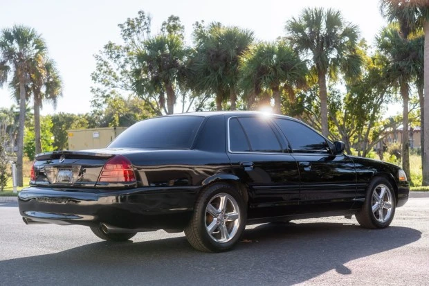 2004 Mercury Marauder - Image 2 of 7