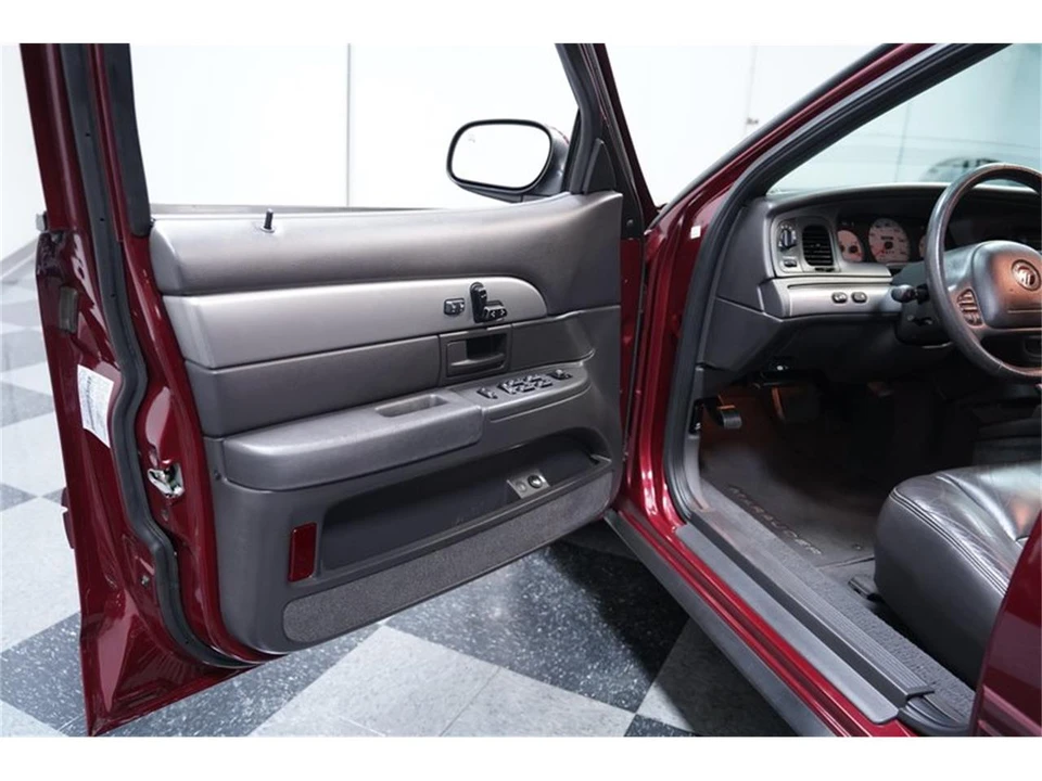 2004 Mercury Marauder - Image 28 of 31