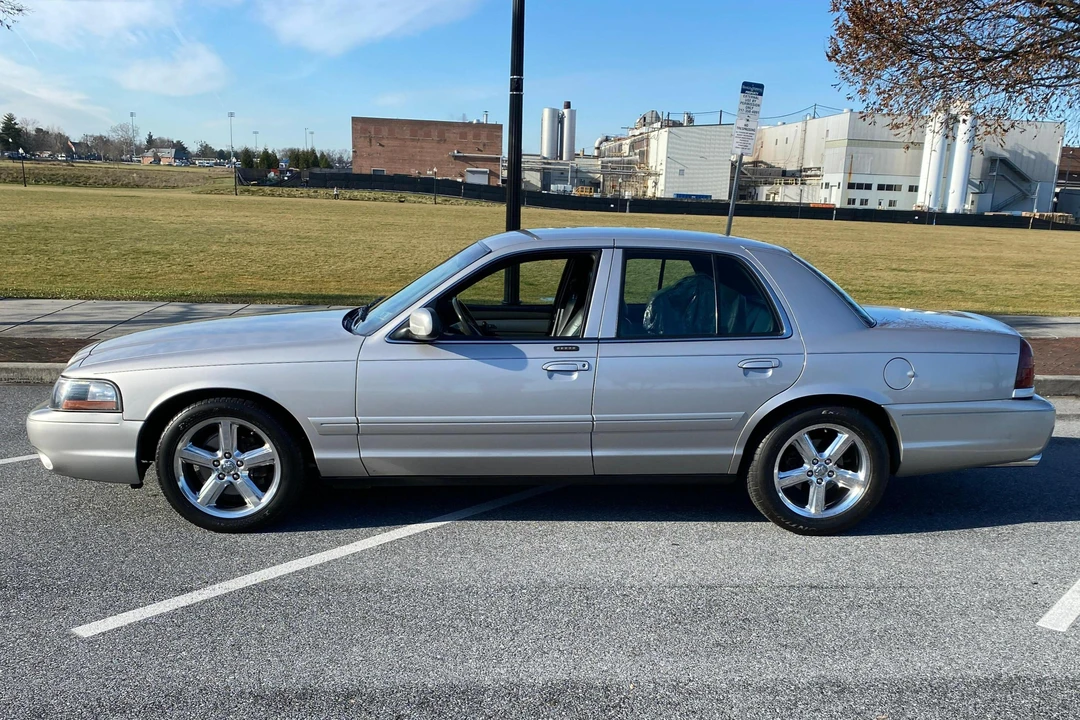 2004 Mercury Marauder - Image 3 of 5
