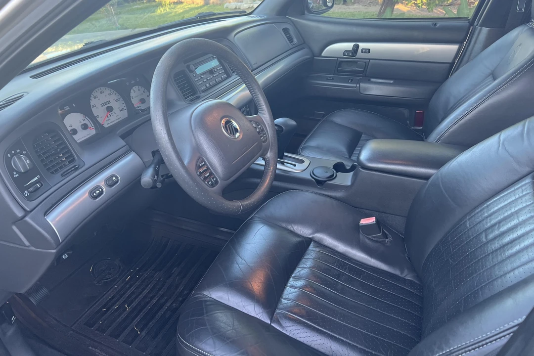 2004 Mercury Marauder - Image 25 of 30