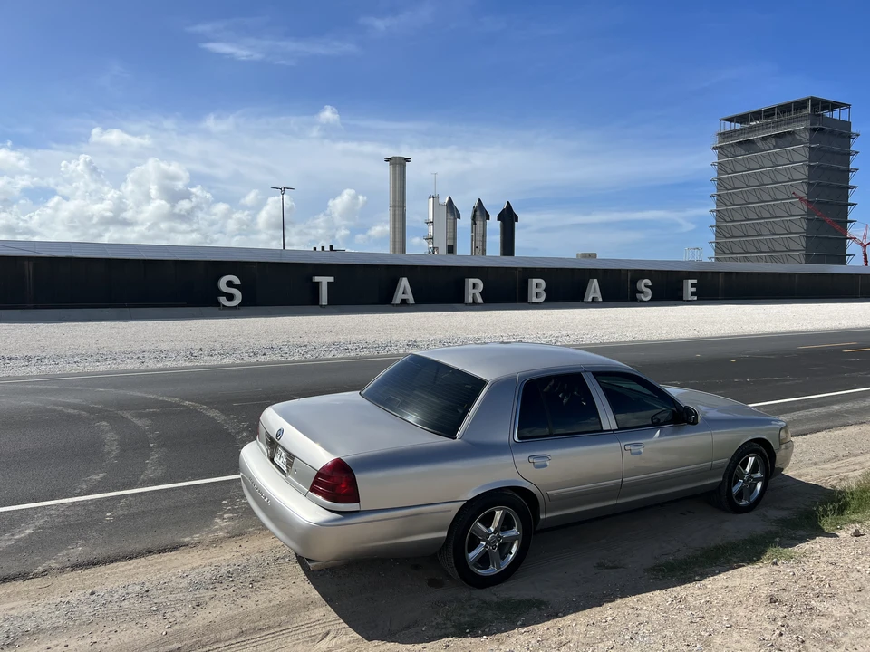 2004 Mercury Marauder - Image 15 of 30